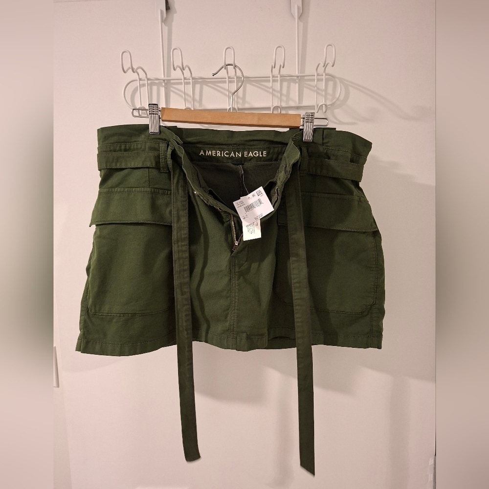 NWT American Eagle Women's Khaki Green Cargo Pocket Mini Skort (Size 16)